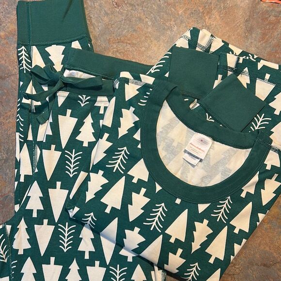 Hanna Andersson Women’s Medium Pine Tree Pajama Set Christmas Pajamas - Picture 1 of 9
